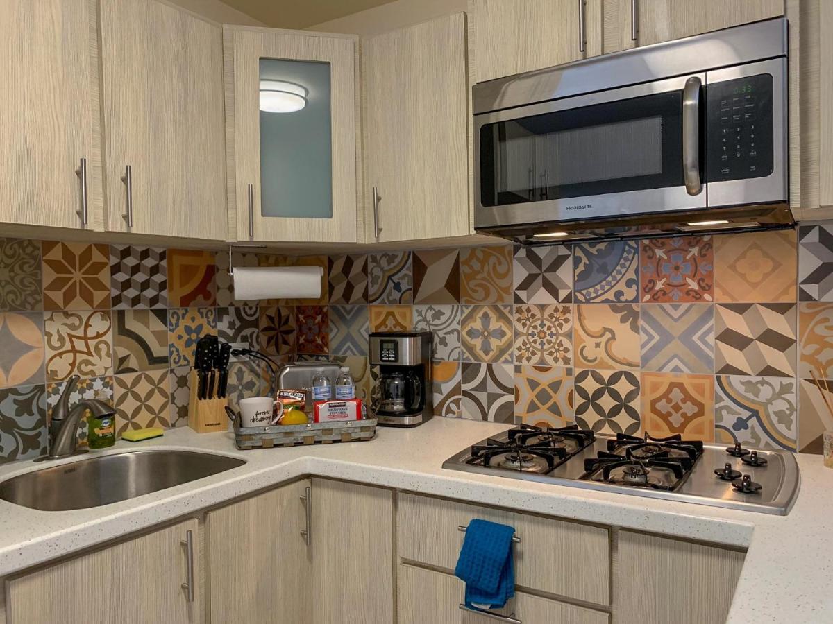 Compact Haven With Private Entrance And Free Parking And Laundry Appartement Ponce Buitenkant foto